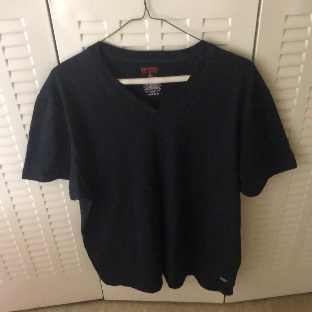 Navy Blue Levi’s size Large men’s t-shirt.